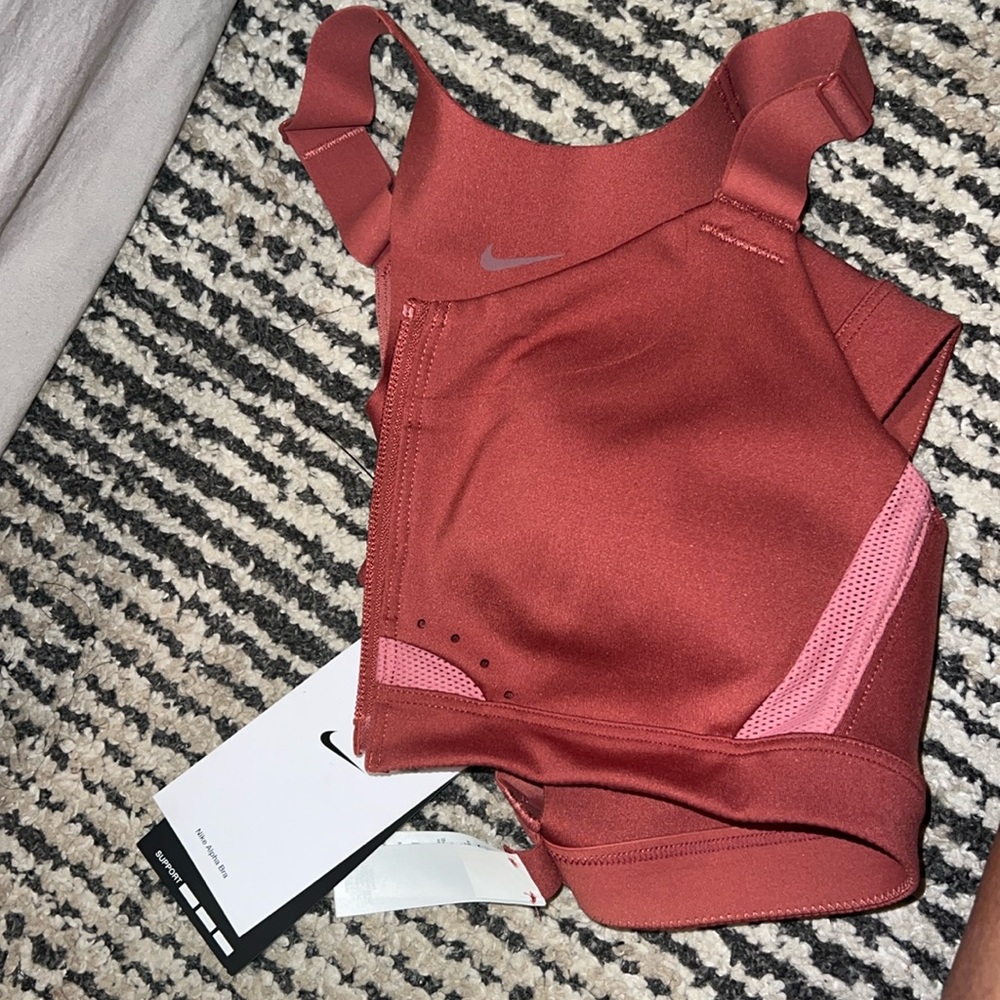 Nwt high support Nike sports bra